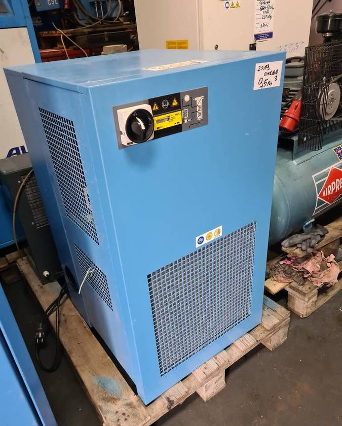 Osuszacz ziębniczy OMEGA  9,5 m3 - 공기 압축기 : 사진 2 Osuszacz ziębniczy OMEGA  9,5 m3 - 공기 압축기 : 사진 2