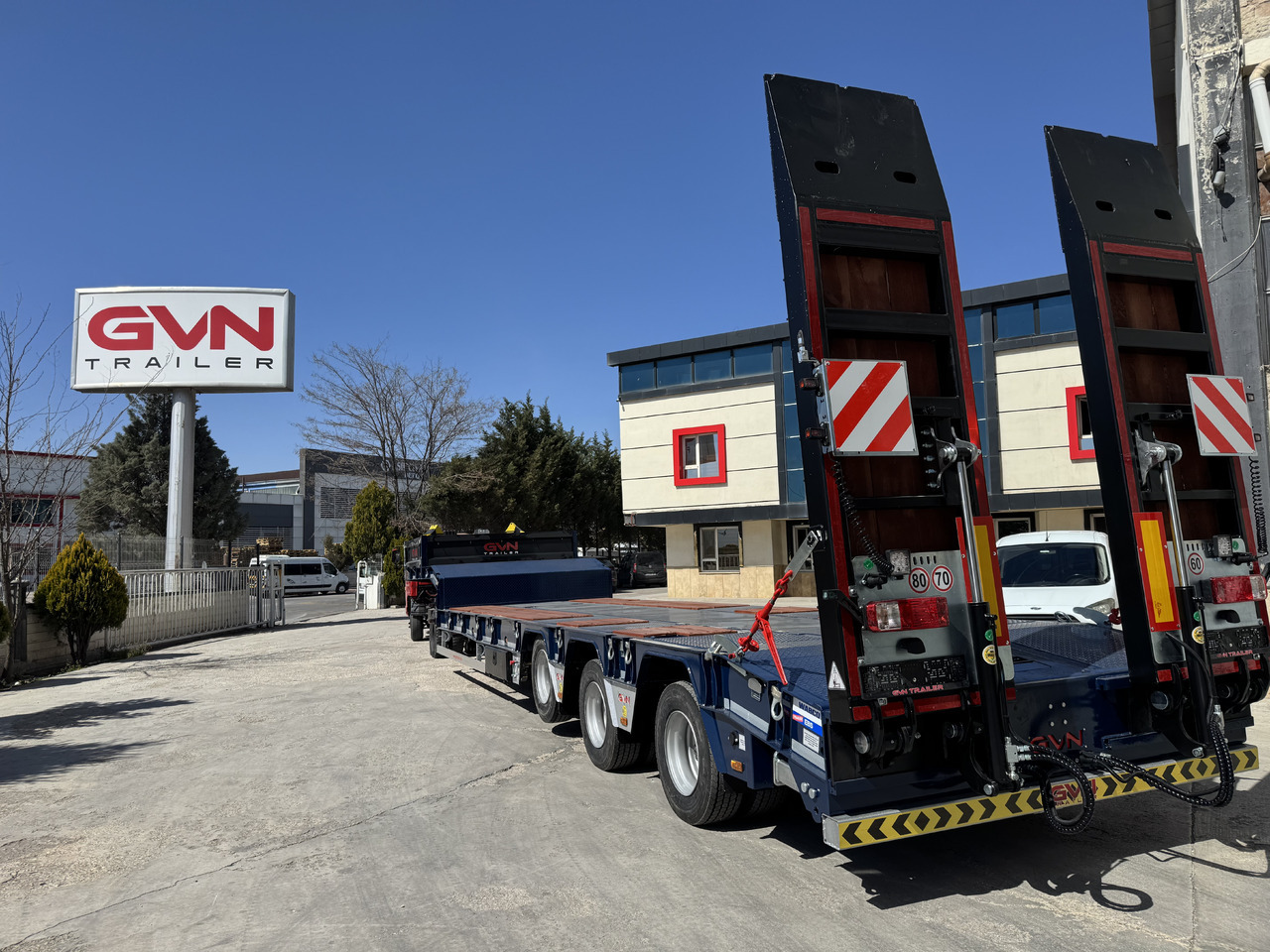 GVN Trailer 4 AXLE LOWBED - 저하대 세미 트레일러 : 사진 1 GVN Trailer 4 AXLE LOWBED - 저하대 세미 트레일러 : 사진 1