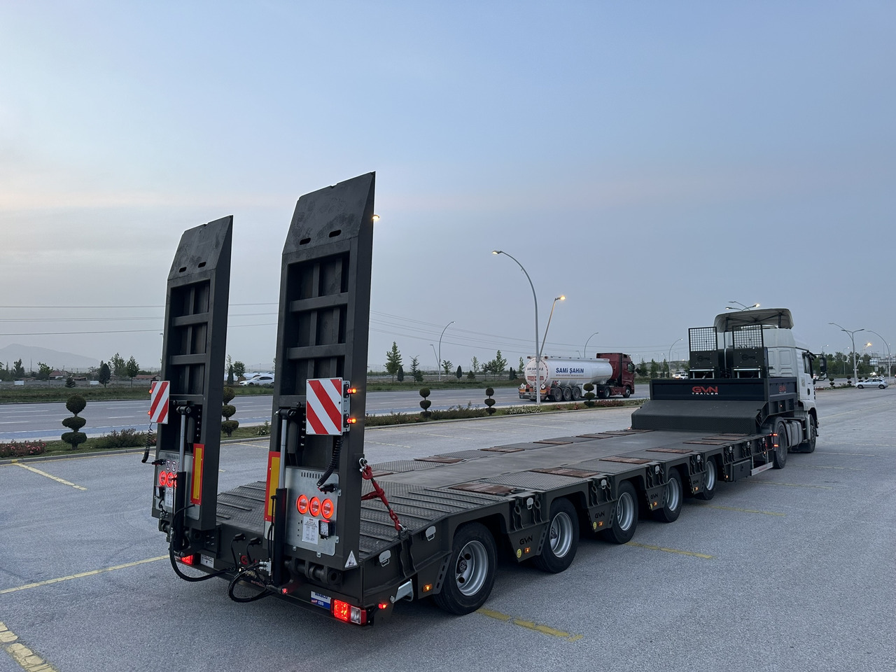 GVN Trailer 5 AXLE LOWBED - 저하대 세미 트레일러 : 사진 1 GVN Trailer 5 AXLE LOWBED - 저하대 세미 트레일러 : 사진 1