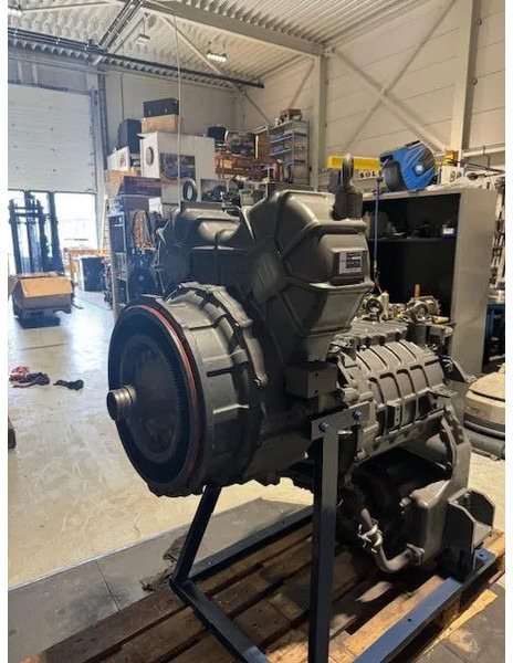 Komatsu Grader GD825A-2 WA500-6 - 기어박스 : 사진 5 Komatsu Grader GD825A-2 WA500-6 - 기어박스 : 사진 5