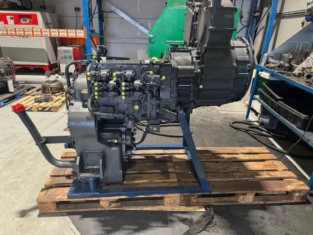 Komatsu Grader GD825A-2 WA500-6 - 기어박스 : 사진 2 Komatsu Grader GD825A-2 WA500-6 - 기어박스 : 사진 2