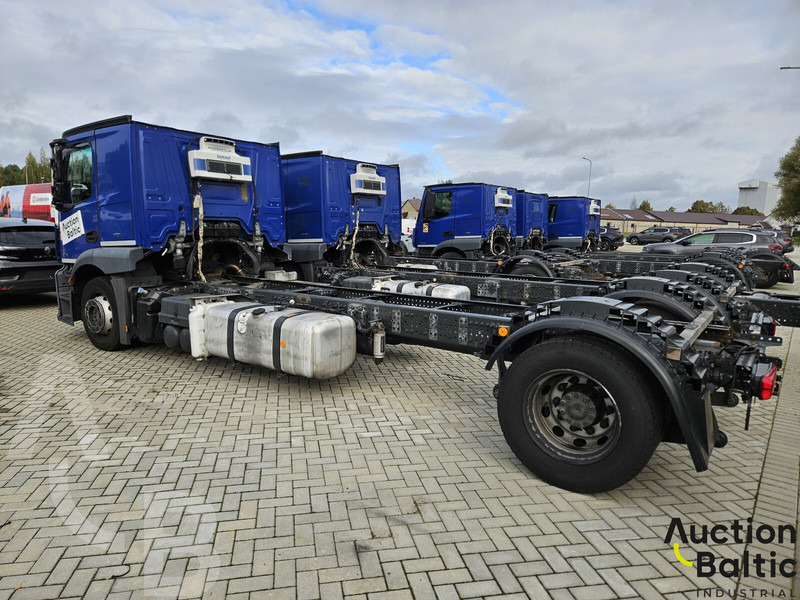Mercedes-Benz Actros 1843 - 캡 새시 트럭 : 사진 3 Mercedes-Benz Actros 1843 - 캡 새시 트럭 : 사진 3
