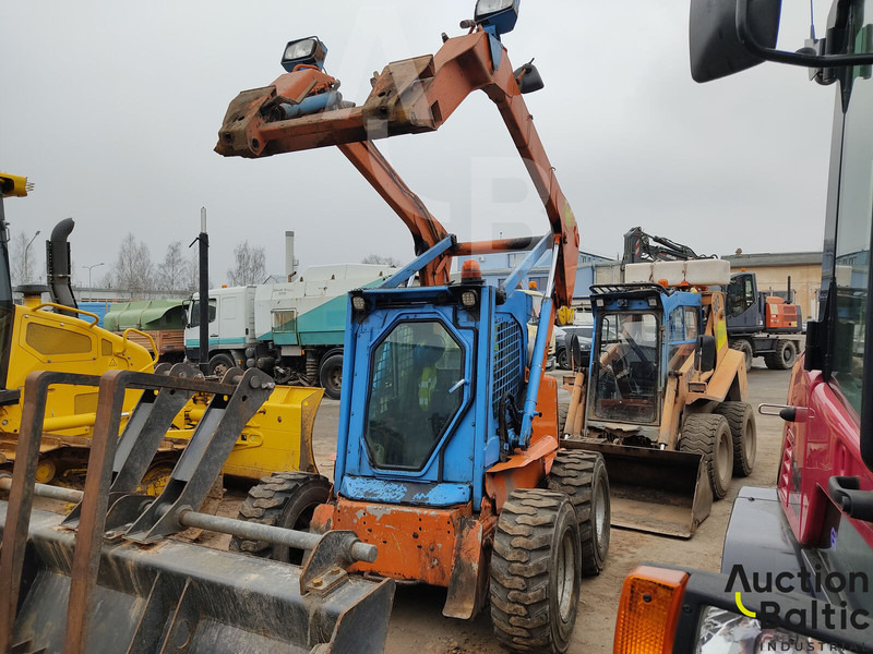 New Holland LS 185 B - 스키드 스티어 로더 : 사진 2 New Holland LS 185 B - 스키드 스티어 로더 : 사진 2