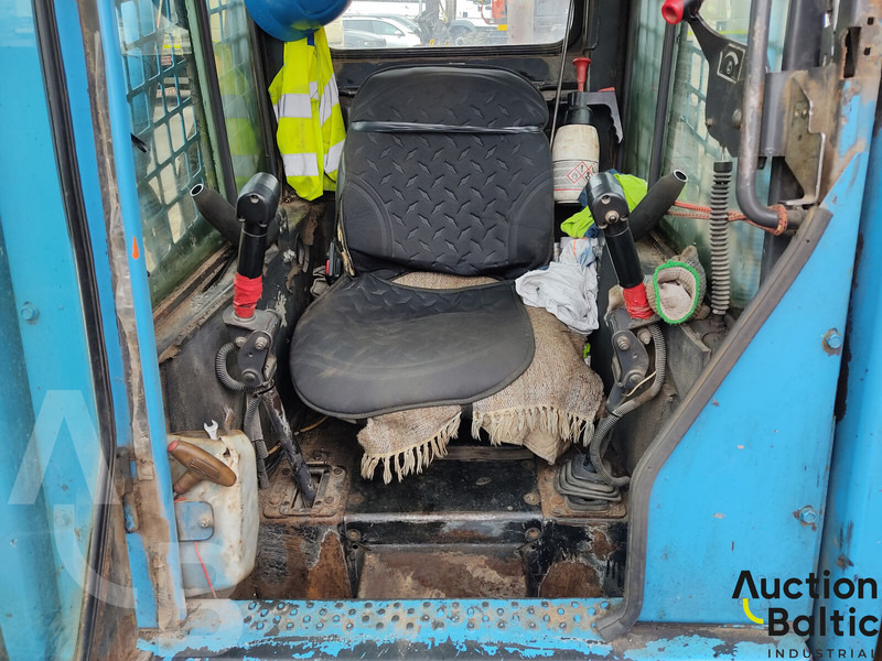 New Holland LS 185 B - 스키드 스티어 로더 : 사진 5 New Holland LS 185 B - 스키드 스티어 로더 : 사진 5