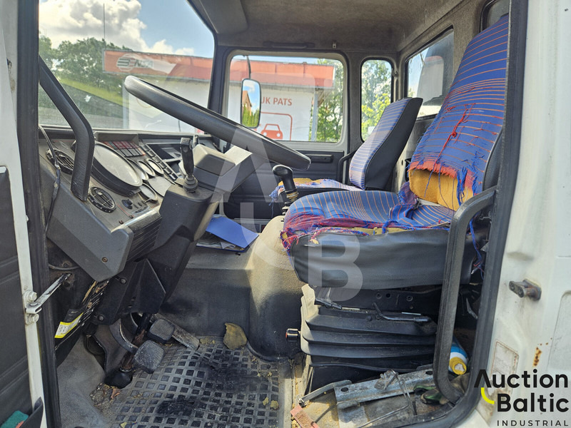 Renault Midliner S 150 - 유조트럭 : 사진 4 Renault Midliner S 150 - 유조트럭 : 사진 4