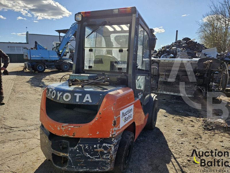 Toyota E 811 - 디젤 지게차 : 사진 3 Toyota E 811 - 디젤 지게차 : 사진 3