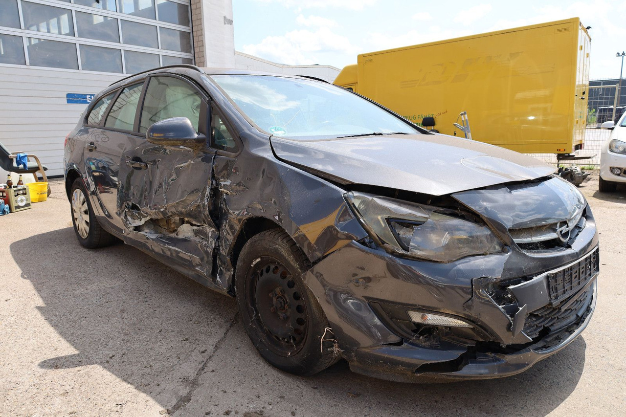 Opel Astra J Sports Tourer Edition - 차량 : 사진 2 Opel Astra J Sports Tourer Edition - 차량 : 사진 2