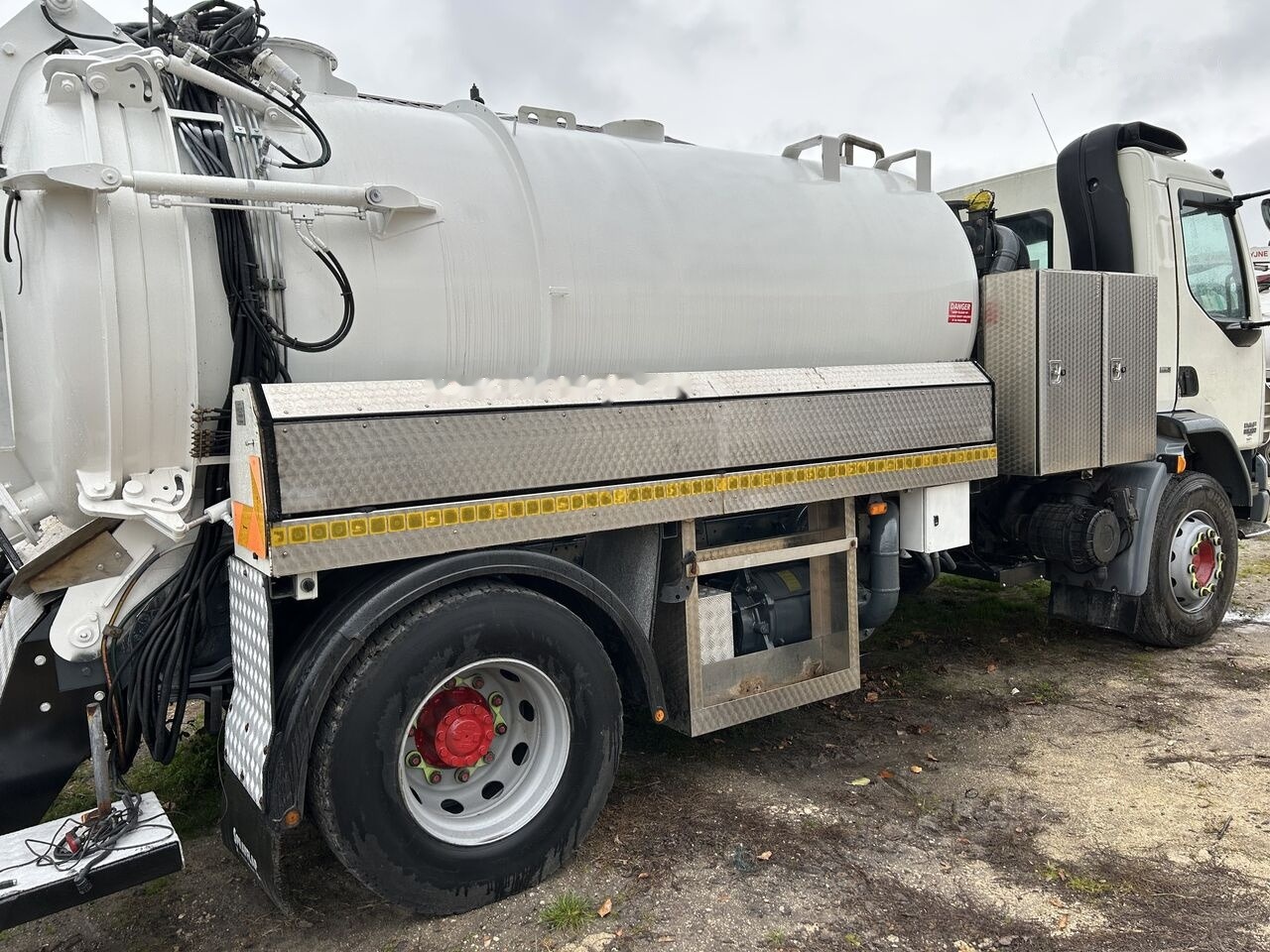 DAF LF55.250 combi tanker - 진공 흡입 트럭 : 사진 2 DAF LF55.250 combi tanker - 진공 흡입 트럭 : 사진 2