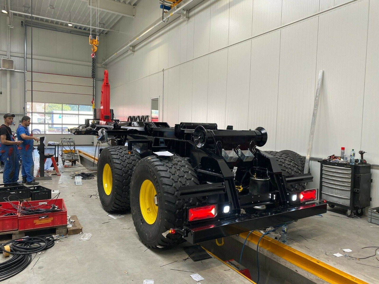 Auflieger Abrollkipper Hakenlift Agrarausführung - 컨테이너 운반 장치/ 스와프 보디 세미 트레일러 : 사진 4 Auflieger Abrollkipper Hakenlift Agrarausführung - 컨테이너 운반 장치/ 스와프 보디 세미 트레일러 : 사진 4