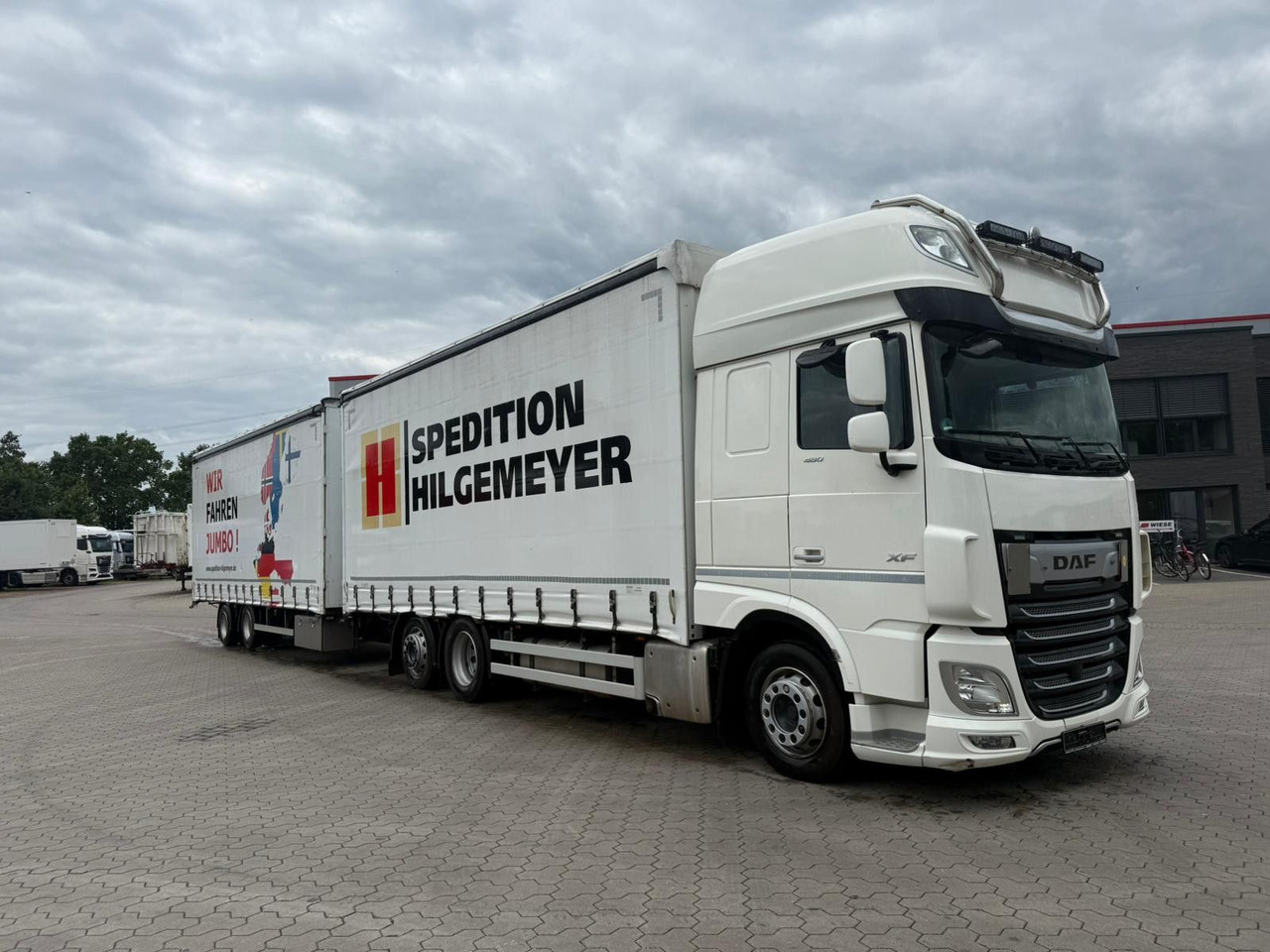 DAF XF 480 FAN LowDeck 6x2 Jumbo Inklusive Anhänger - 커튼사이더 트럭 : 사진 1 DAF XF 480 FAN LowDeck 6x2 Jumbo Inklusive Anhänger - 커튼사이더 트럭 : 사진 1