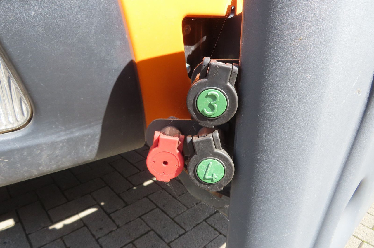 FUSO Canter 6 C 18 4x4 Kommunal Winterdienst - 덤프 밴 : 사진 4 FUSO Canter 6 C 18 4x4 Kommunal Winterdienst - 덤프 밴 : 사진 4