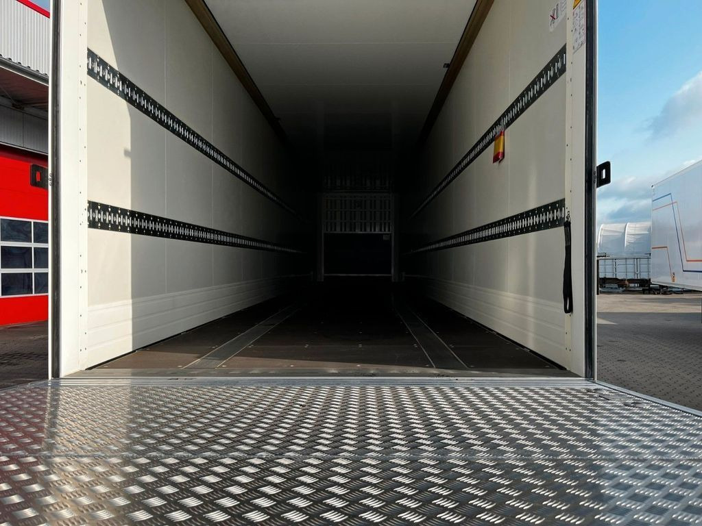 Krone Koffer mit Ladebordwand 2.000 kg Top Klappe - 밀폐형 박스 세미 트레일러 : 사진 3 Krone Koffer mit Ladebordwand 2.000 kg Top Klappe - 밀폐형 박스 세미 트레일러 : 사진 3