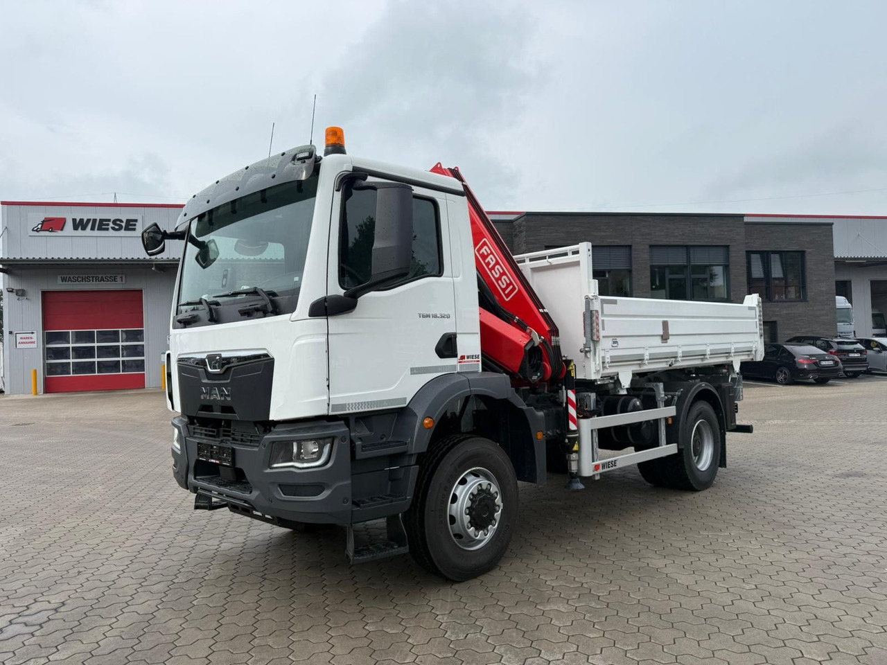 MAN 18.320 4x4 mit Fassi Ladekran Sofort Verfügbar - 크레인 트럭 : 사진 1 MAN 18.320 4x4 mit Fassi Ladekran Sofort Verfügbar - 크레인 트럭 : 사진 1