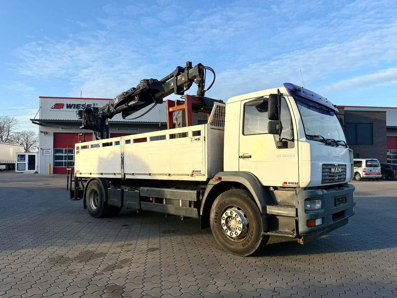 MAN LE 18.280 Pritsche mit HIAB 133 K PRO/HIPRO Kran - 드롭사이드/ 플랫베드 트럭, 크레인 트럭 : 사진 1 MAN LE 18.280 Pritsche mit HIAB 133 K PRO/HIPRO Kran - 드롭사이드/ 플랫베드 트럭, 크레인 트럭 : 사진 1