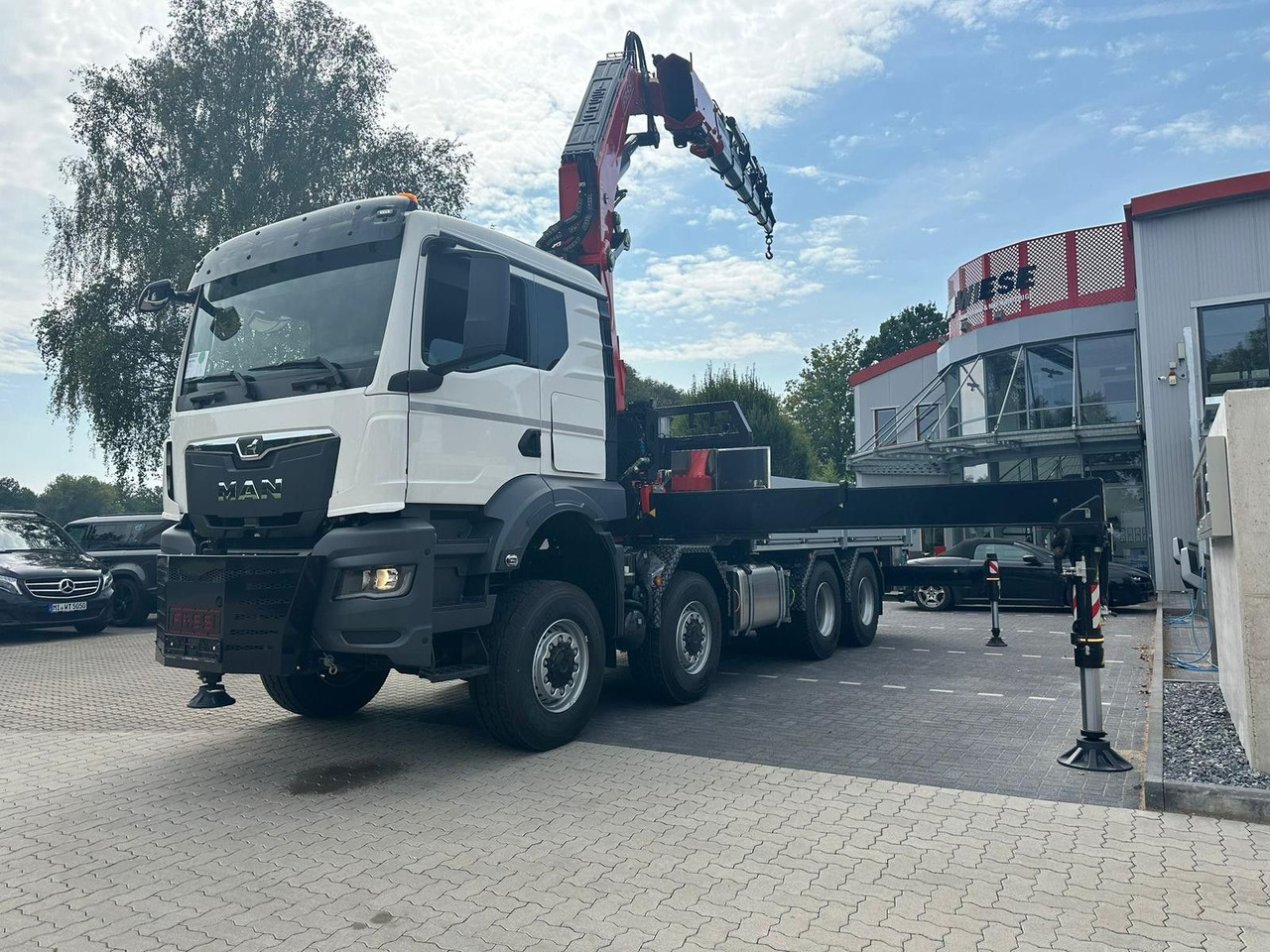 MAN TGS 41.520 8x8 mit Fassi Ladekran F710RA.2.26 - 드롭사이드/ 플랫베드 트럭 : 사진 2 MAN TGS 41.520 8x8 mit Fassi Ladekran F710RA.2.26 - 드롭사이드/ 플랫베드 트럭 : 사진 2