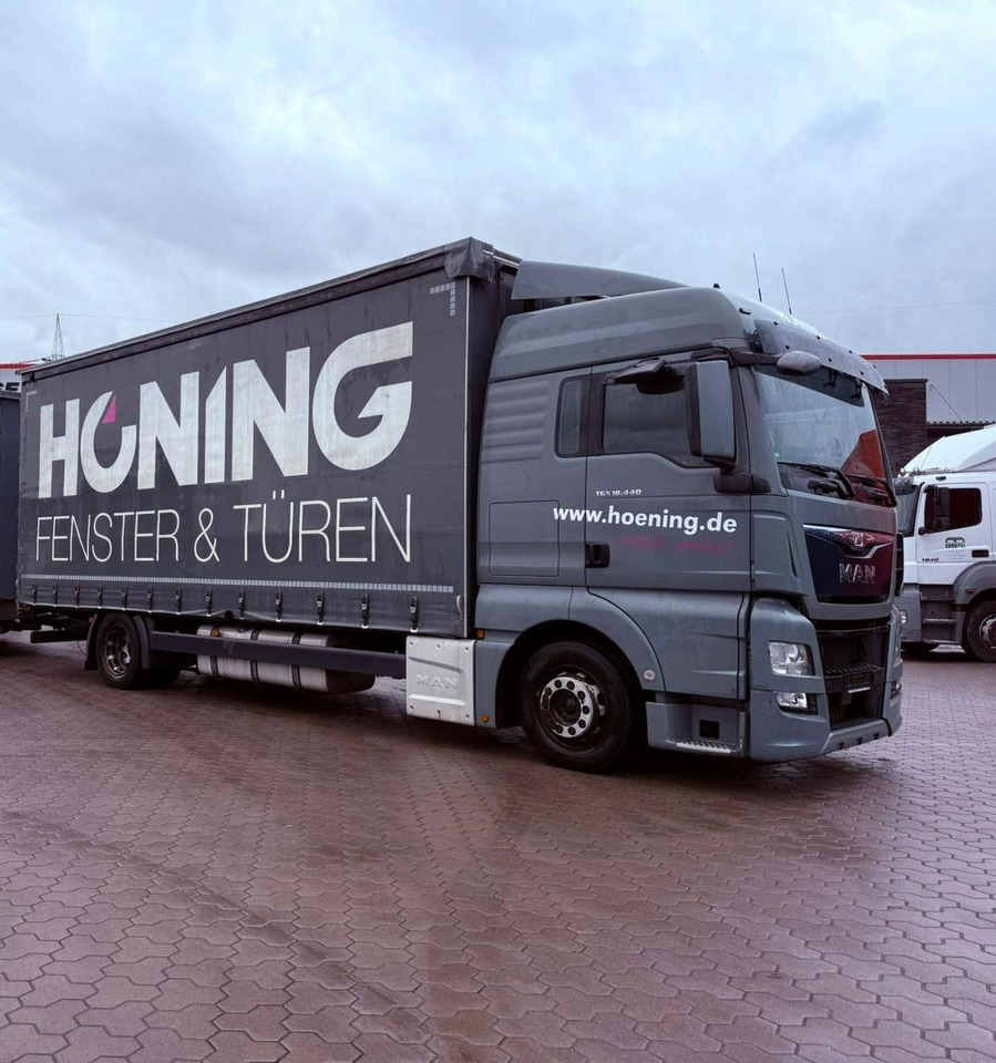 MAN TGX 18.440 LL Volumen LKW mit Staplerhalterung MAN TGX 18.440 LL Volumen LKW mit Staplerhalterung - 커튼사이더 트럭 : 사진 1 MAN TGX 18.440 LL Volumen LKW mit Staplerhalterung MAN TGX 18.440 LL Volumen LKW mit Staplerhalterung - 커튼사이더 트럭 : 사진 1