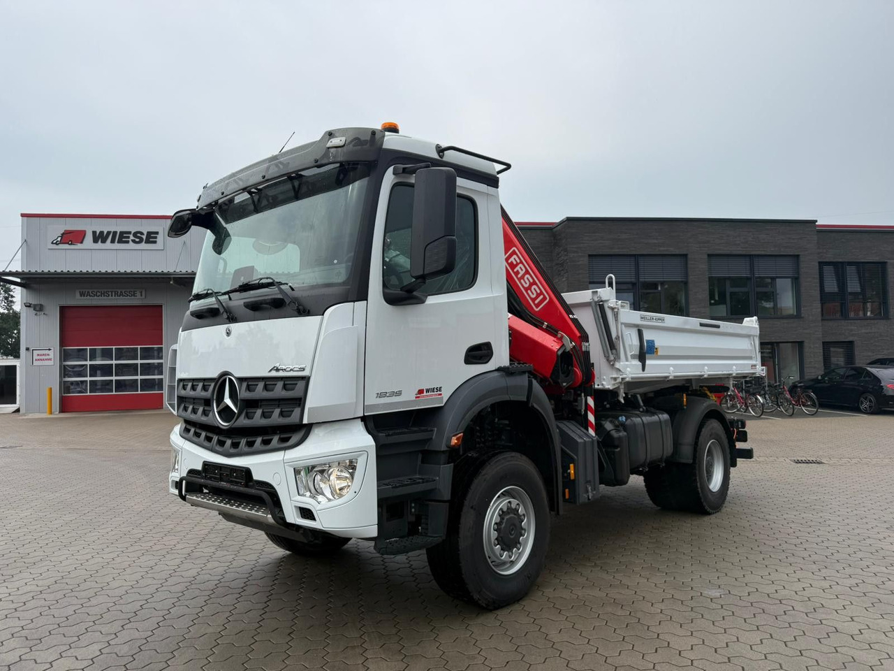 Mercedes-Benz Arocs 1835 4x4 Allrad Fassi F135 Kran Kipper - 덤프트럭, 크레인 트럭 : 사진 1 Mercedes-Benz Arocs 1835 4x4 Allrad Fassi F135 Kran Kipper - 덤프트럭, 크레인 트럭 : 사진 1