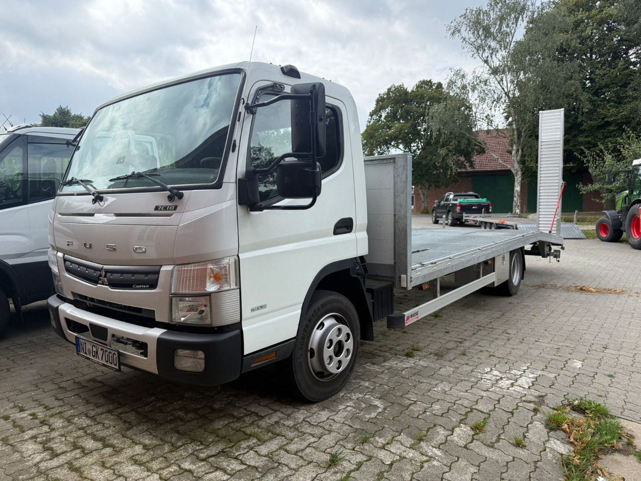 Mitsubishi Fuso Canter 7C18 Arbeitsbühnentransporter - 플랫베드 밴 : 사진 1 Mitsubishi Fuso Canter 7C18 Arbeitsbühnentransporter - 플랫베드 밴 : 사진 1