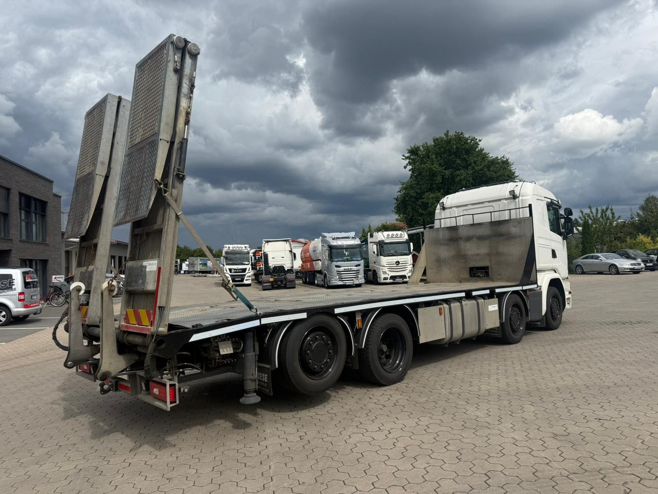 Scania G450 Baumaschinentransporter mit Rampen - 자동 운반 장치 트럭 : 사진 4 Scania G450 Baumaschinentransporter mit Rampen - 자동 운반 장치 트럭 : 사진 4