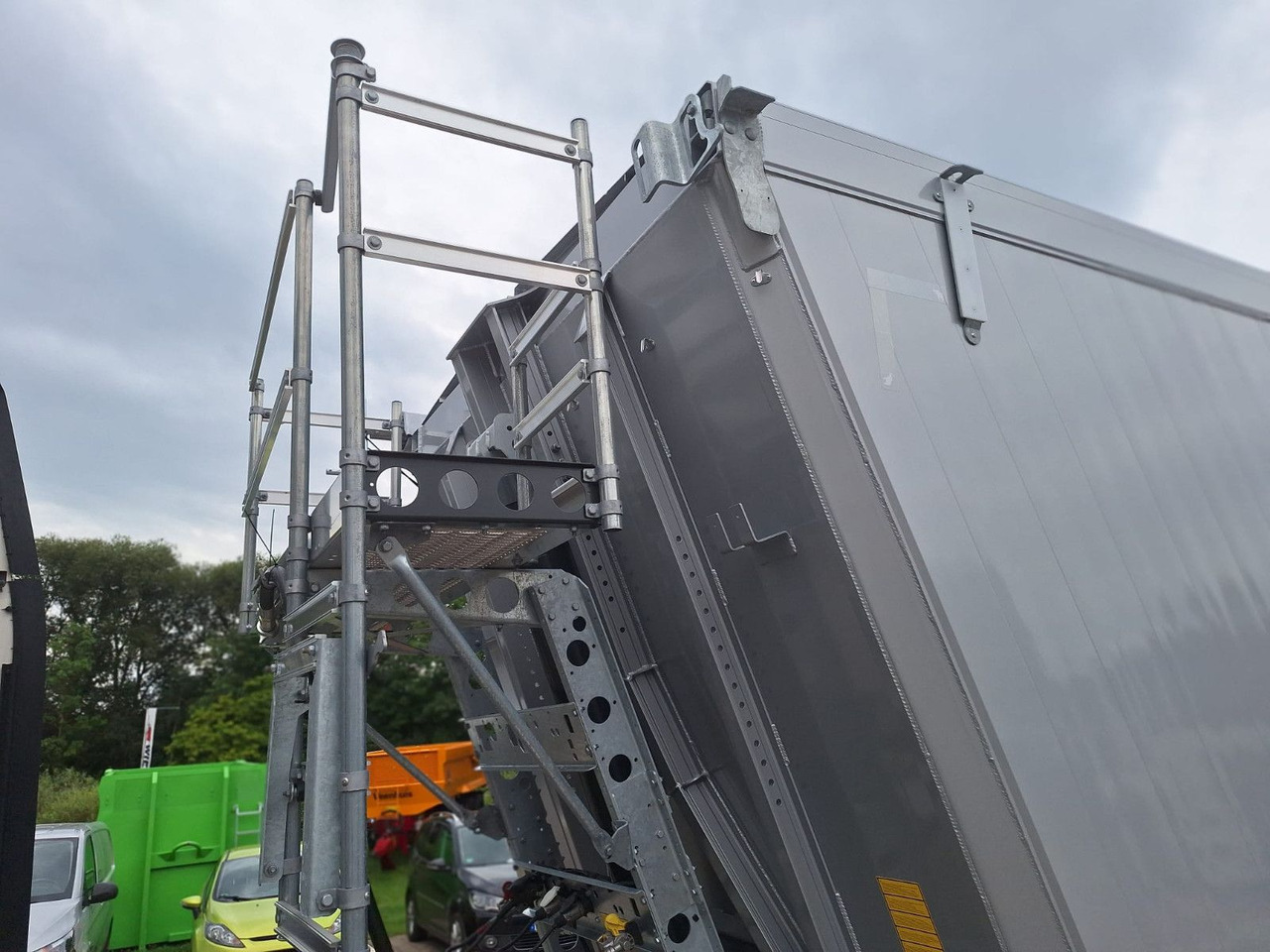 Schmitz Cargobull Kipper 52m³ mit gekröpftem Chassis - 덤프 세미 트레일러 : 사진 5 Schmitz Cargobull Kipper 52m³ mit gekröpftem Chassis - 덤프 세미 트레일러 : 사진 5