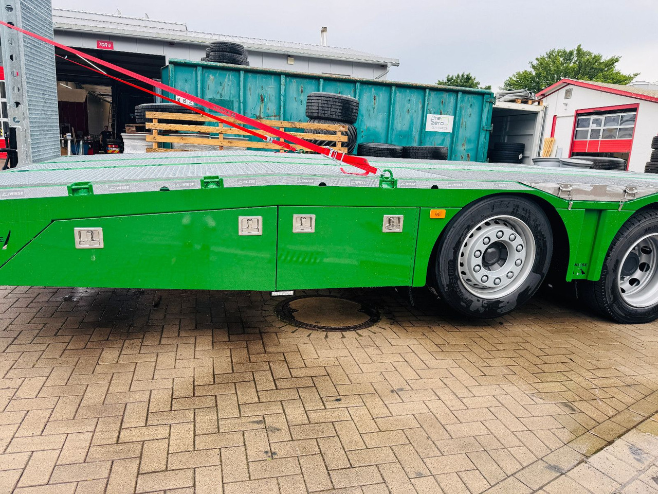 자동 운반 장치 트럭 Volvo Arbeitsbühnen Baumaschinentransporter mit Rampen : 사진 10