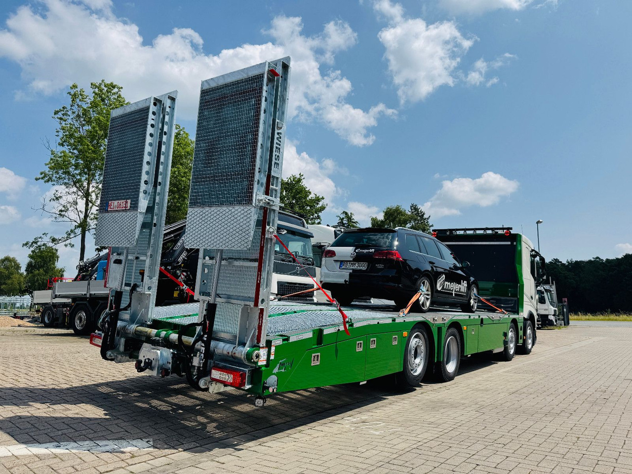 자동 운반 장치 트럭 Volvo Arbeitsbühnen Baumaschinentransporter mit Rampen : 사진 11