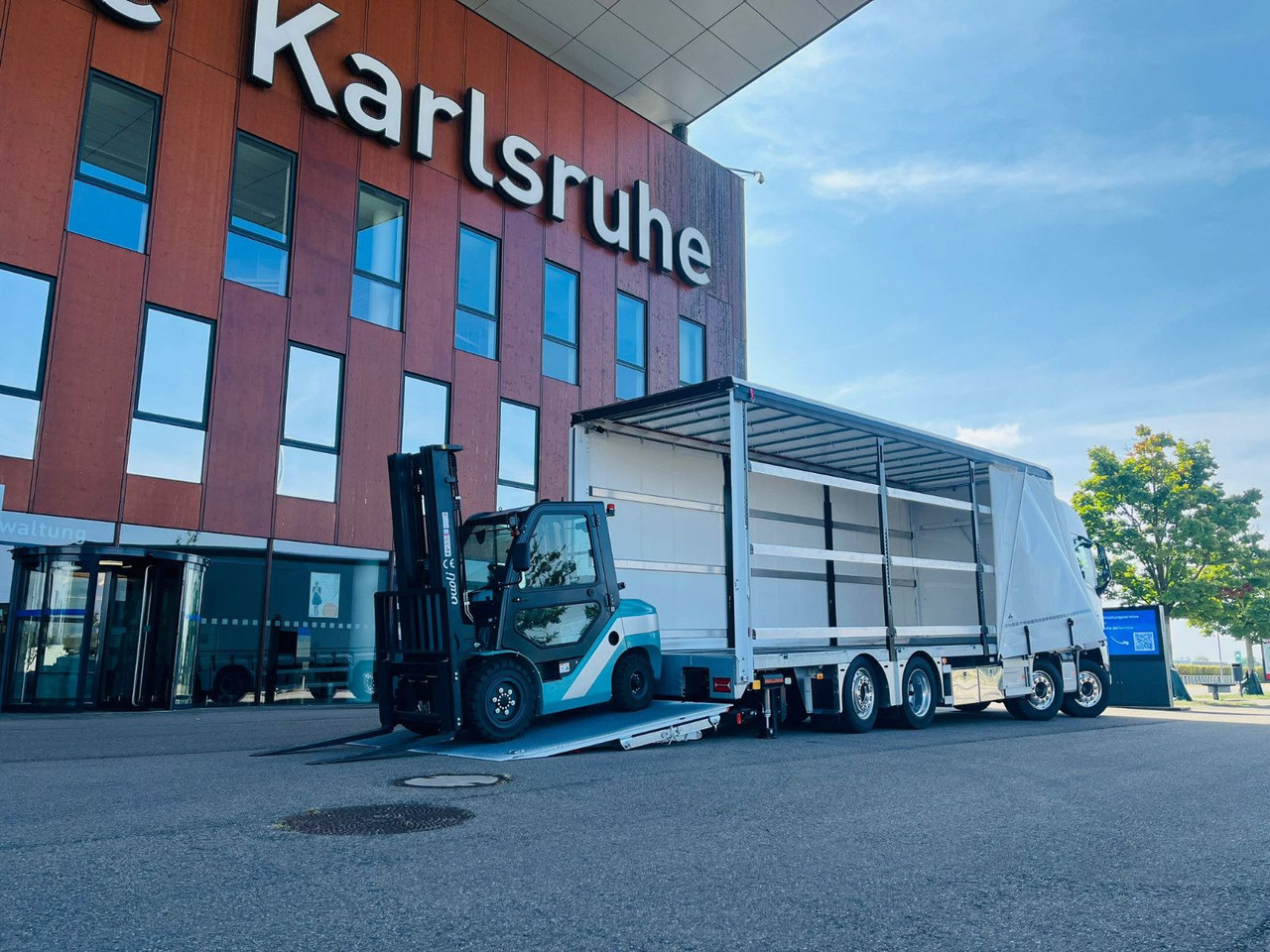 Volvo FH 500 8x2 Arbeitsbühnen Transporter LBW 9t - 커튼사이더 트럭 : 사진 5 Volvo FH 500 8x2 Arbeitsbühnen Transporter LBW 9t - 커튼사이더 트럭 : 사진 5