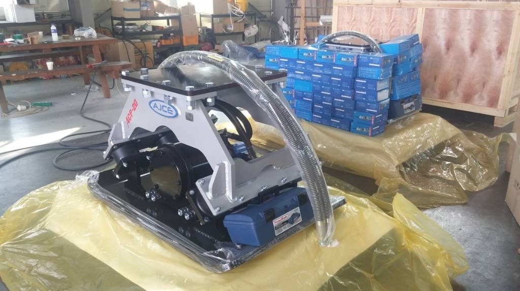 AJCE ACP-20 Vibration Plate Compactor - 진동판 : 사진 3 AJCE ACP-20 Vibration Plate Compactor - 진동판 : 사진 3