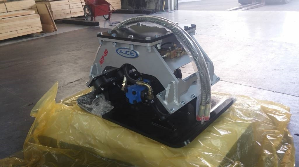 AJCE ACP-20 Vibration Plate Compactor - 진동판 : 사진 4 AJCE ACP-20 Vibration Plate Compactor - 진동판 : 사진 4