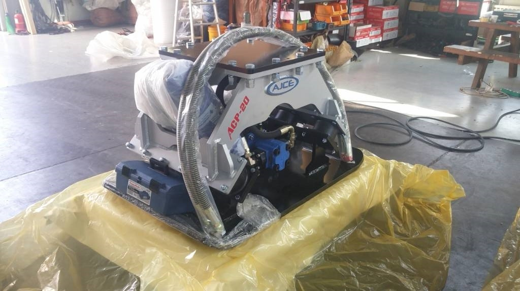 AJCE ACP-20 Vibration Plate Compactor - 진동판 : 사진 5 AJCE ACP-20 Vibration Plate Compactor - 진동판 : 사진 5