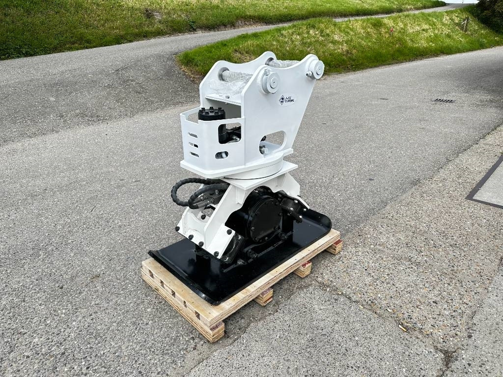 AJCE ACP5R Vibration Plate Compactor - 진동판 : 사진 2 AJCE ACP5R Vibration Plate Compactor - 진동판 : 사진 2