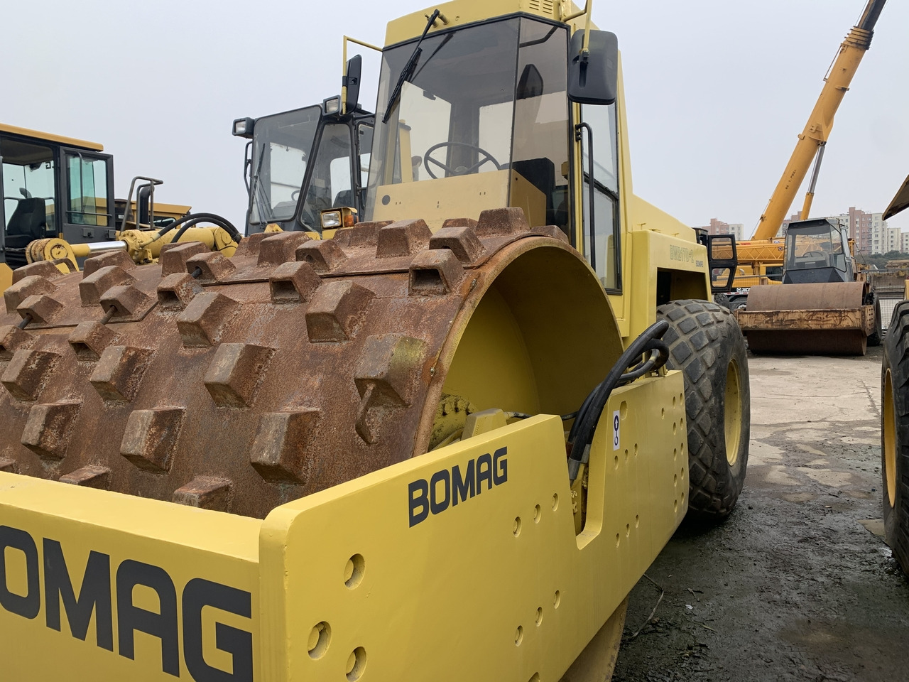 BOMAG BW217D - 롤러 : 사진 1 BOMAG BW217D - 롤러 : 사진 1