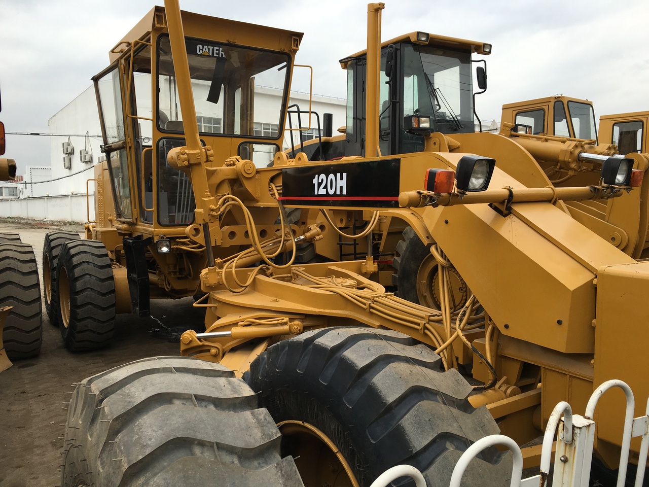 CATERPILLAR 120H - 그레이더 : 사진 4 CATERPILLAR 120H - 그레이더 : 사진 4