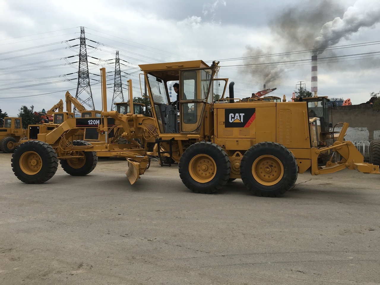 CATERPILLAR 120H - 그레이더 : 사진 1 CATERPILLAR 120H - 그레이더 : 사진 1