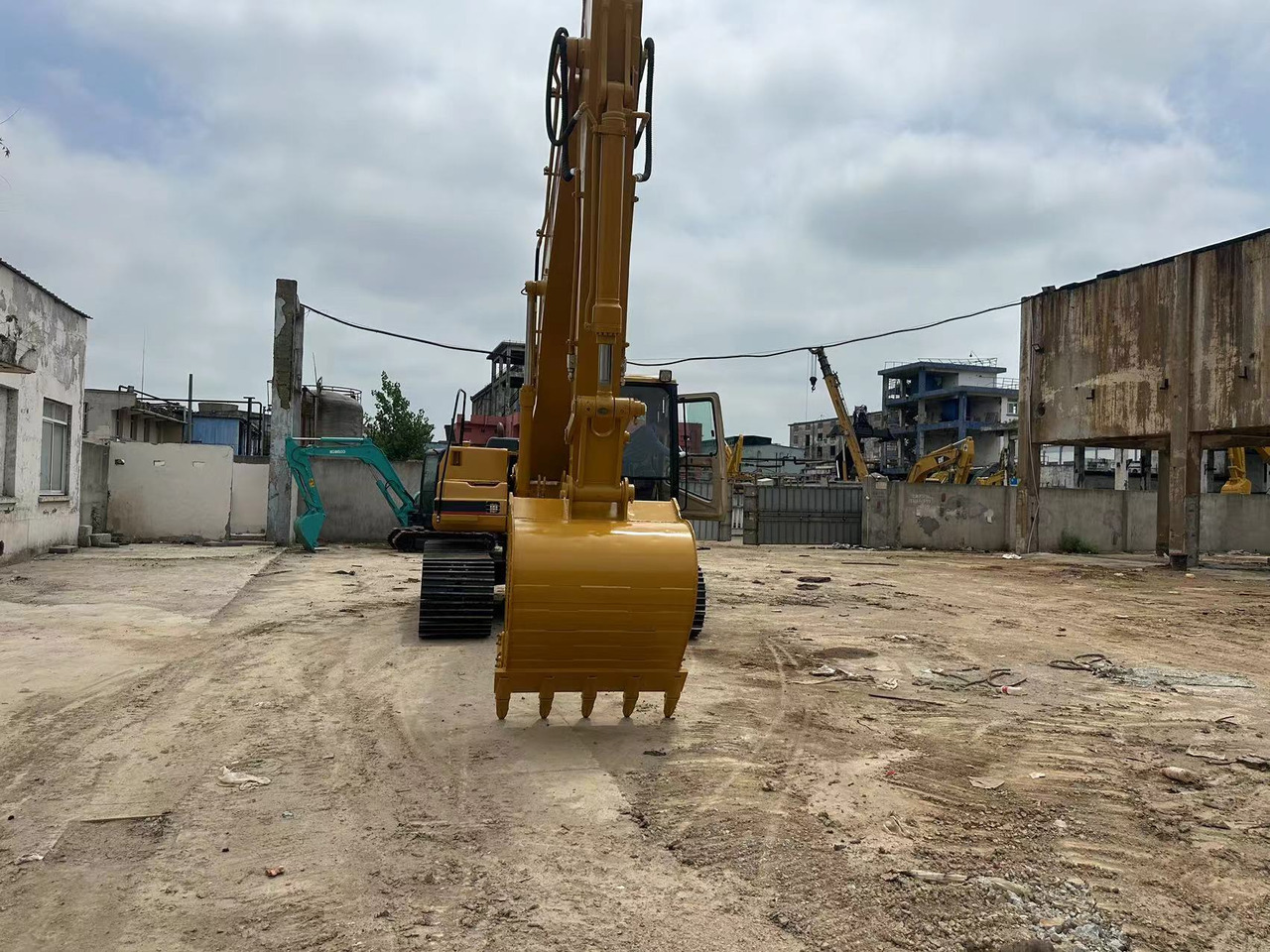 CATERPILLAR 320BL - 크롤러 굴삭기 : 사진 4 CATERPILLAR 320BL - 크롤러 굴삭기 : 사진 4