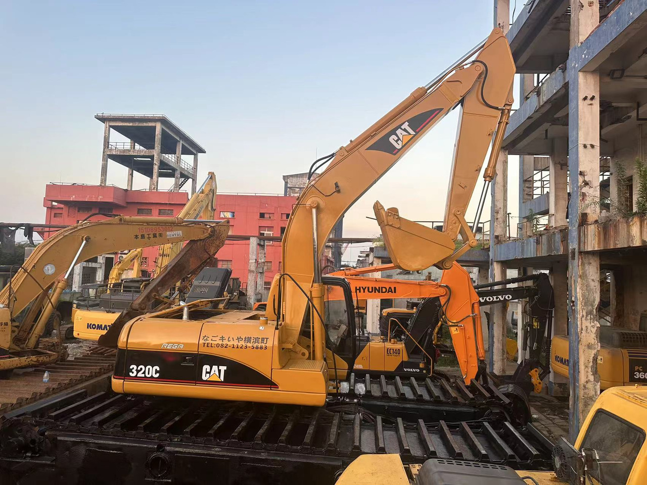 CATERPILLAR 320C - 수륙양용 굴착기 : 사진 2 CATERPILLAR 320C - 수륙양용 굴착기 : 사진 2