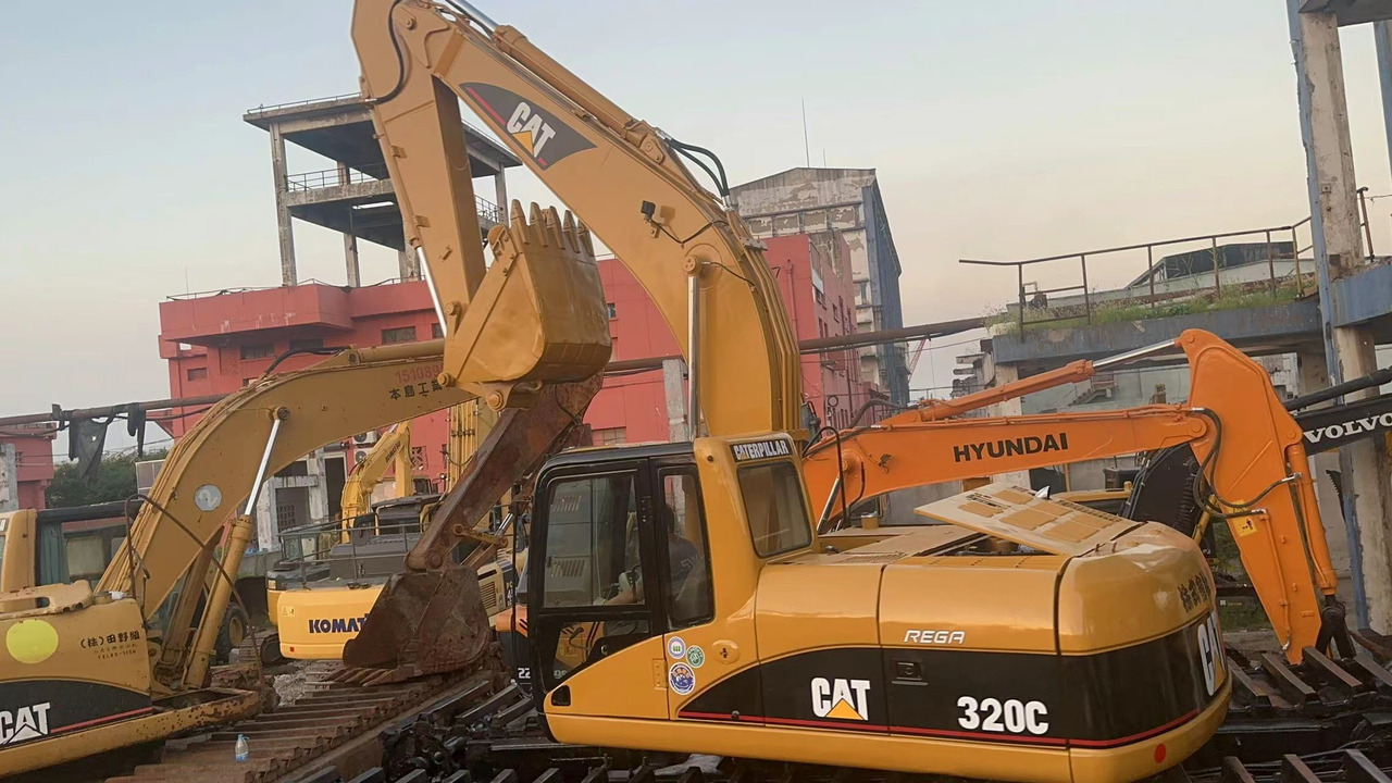 CATERPILLAR 320C - 수륙양용 굴착기 : 사진 4 CATERPILLAR 320C - 수륙양용 굴착기 : 사진 4