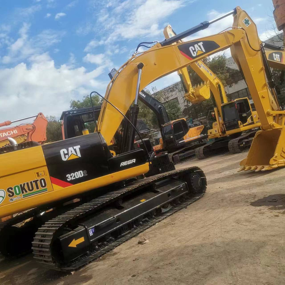CATERPILLAR 320D2 - 크롤러 굴삭기 : 사진 3 CATERPILLAR 320D2 - 크롤러 굴삭기 : 사진 3