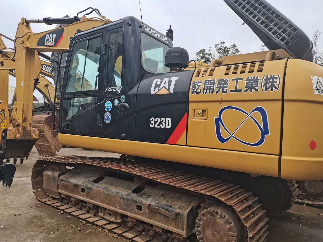 CATERPILLAR 323D - 크롤러 굴삭기 : 사진 2 CATERPILLAR 323D - 크롤러 굴삭기 : 사진 2