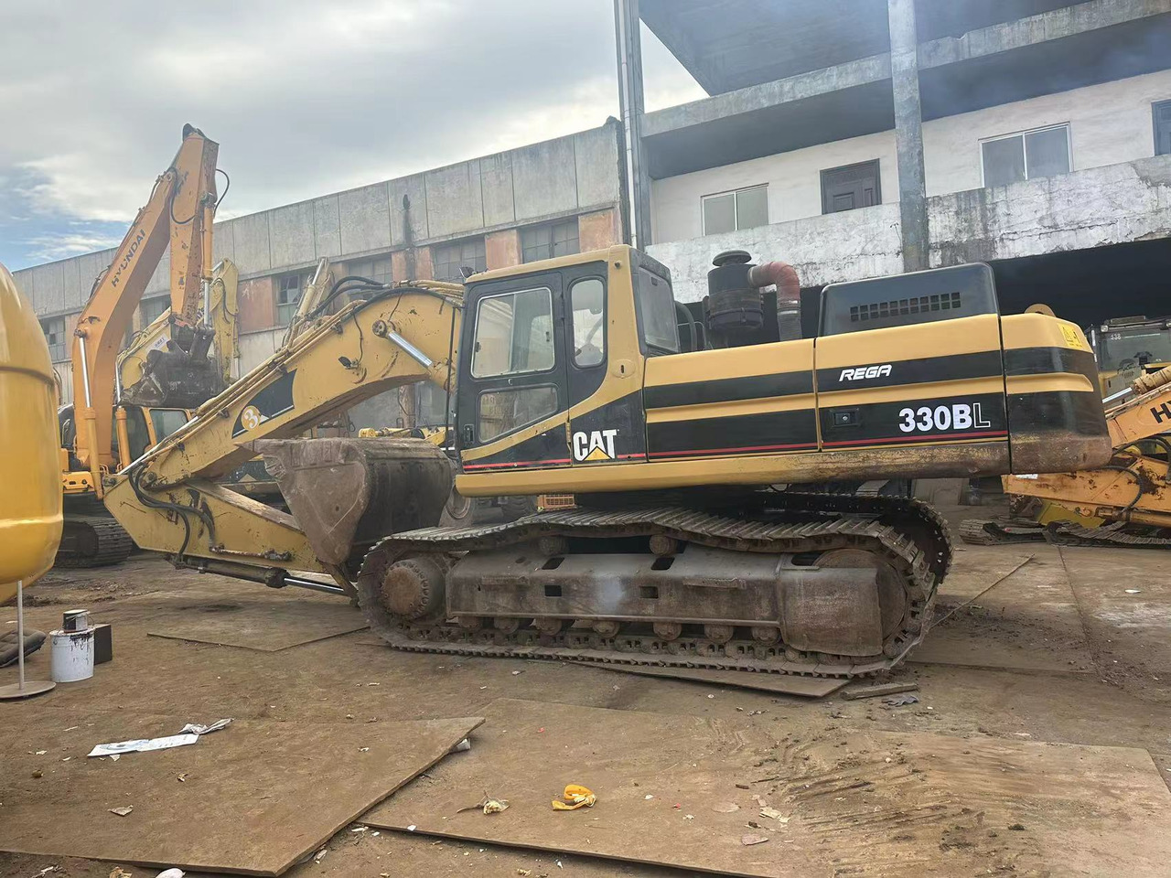 CATERPILLAR 330BL - 크롤러 굴삭기 : 사진 3 CATERPILLAR 330BL - 크롤러 굴삭기 : 사진 3