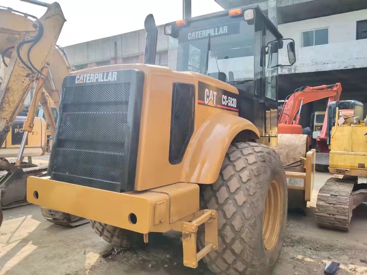 CATERPILLAR CS583D - 롤러 : 사진 3 CATERPILLAR CS583D - 롤러 : 사진 3