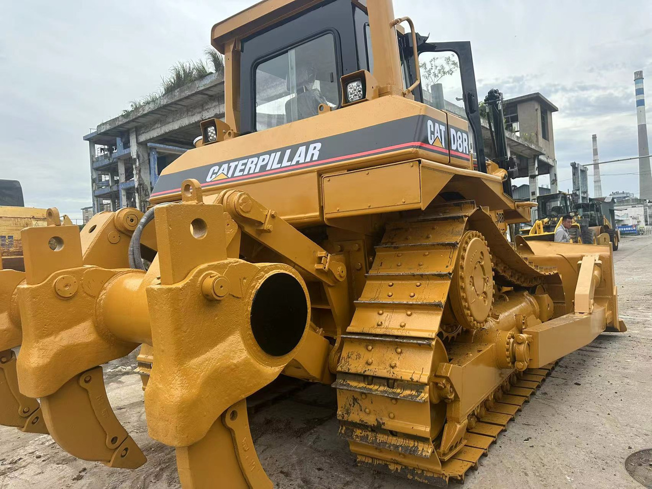 CATERPILLAR D8R - 불도저 : 사진 4 CATERPILLAR D8R - 불도저 : 사진 4