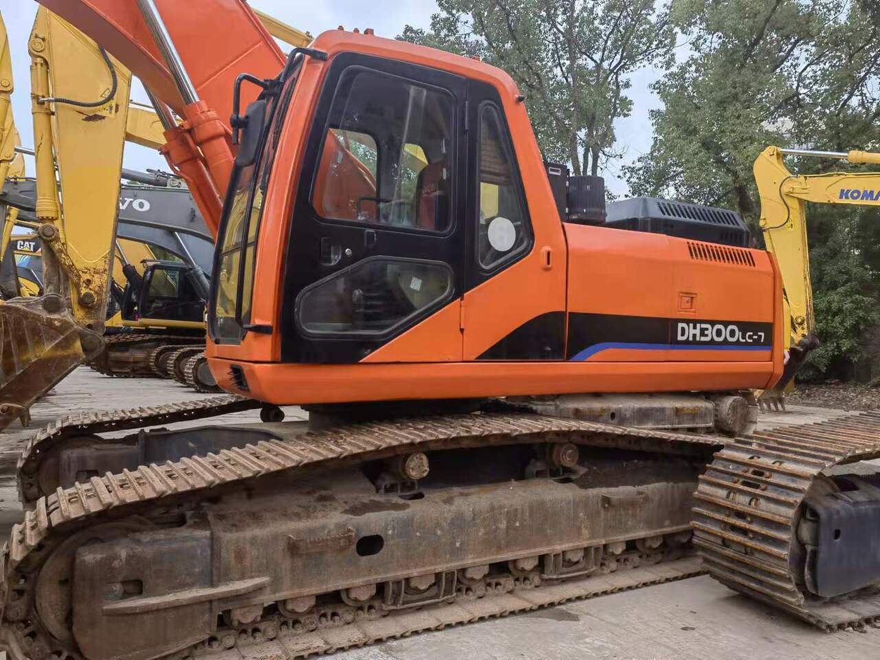 DOOSAN DH300 - 크롤러 굴삭기 : 사진 1 DOOSAN DH300 - 크롤러 굴삭기 : 사진 1