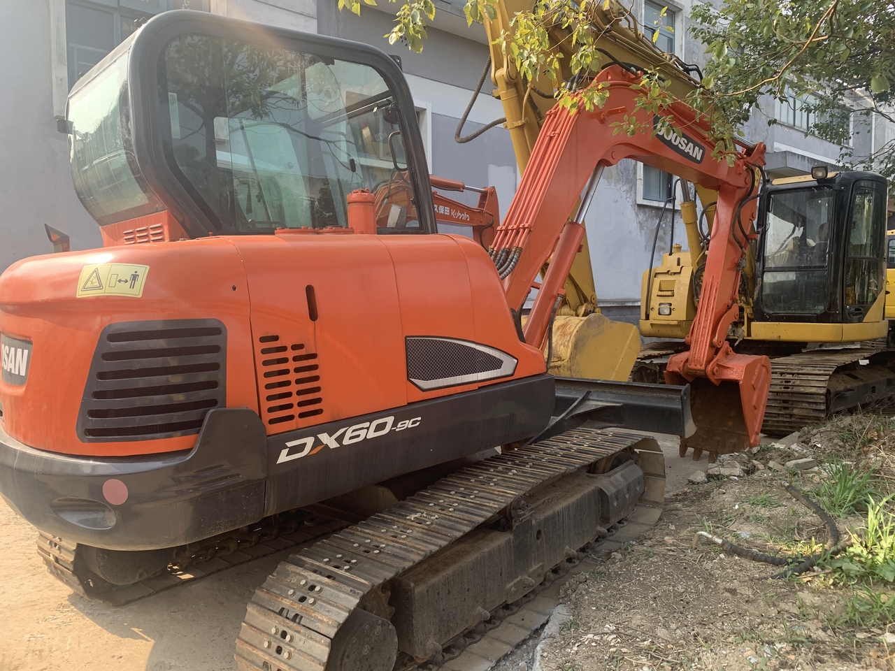 DOOSAN DX60-9 - 미니 굴삭기 : 사진 2 DOOSAN DX60-9 - 미니 굴삭기 : 사진 2