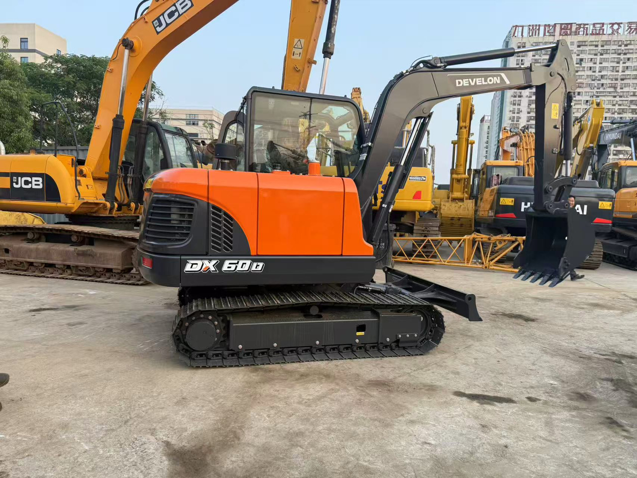 DOOSAN DX60D-10 - 크롤러 굴삭기 : 사진 3 DOOSAN DX60D-10 - 크롤러 굴삭기 : 사진 3