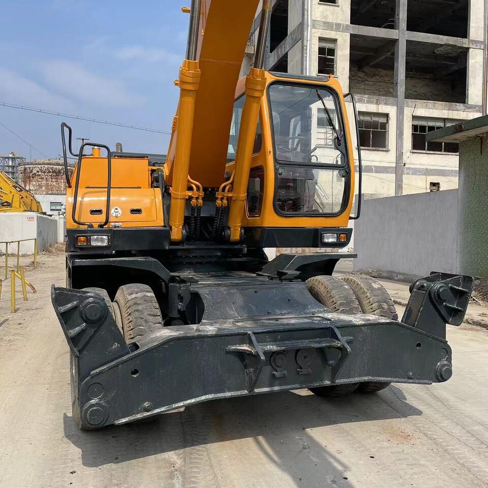HYUNDAI 210W-9 - 휠 굴삭기 : 사진 3 HYUNDAI 210W-9 - 휠 굴삭기 : 사진 3