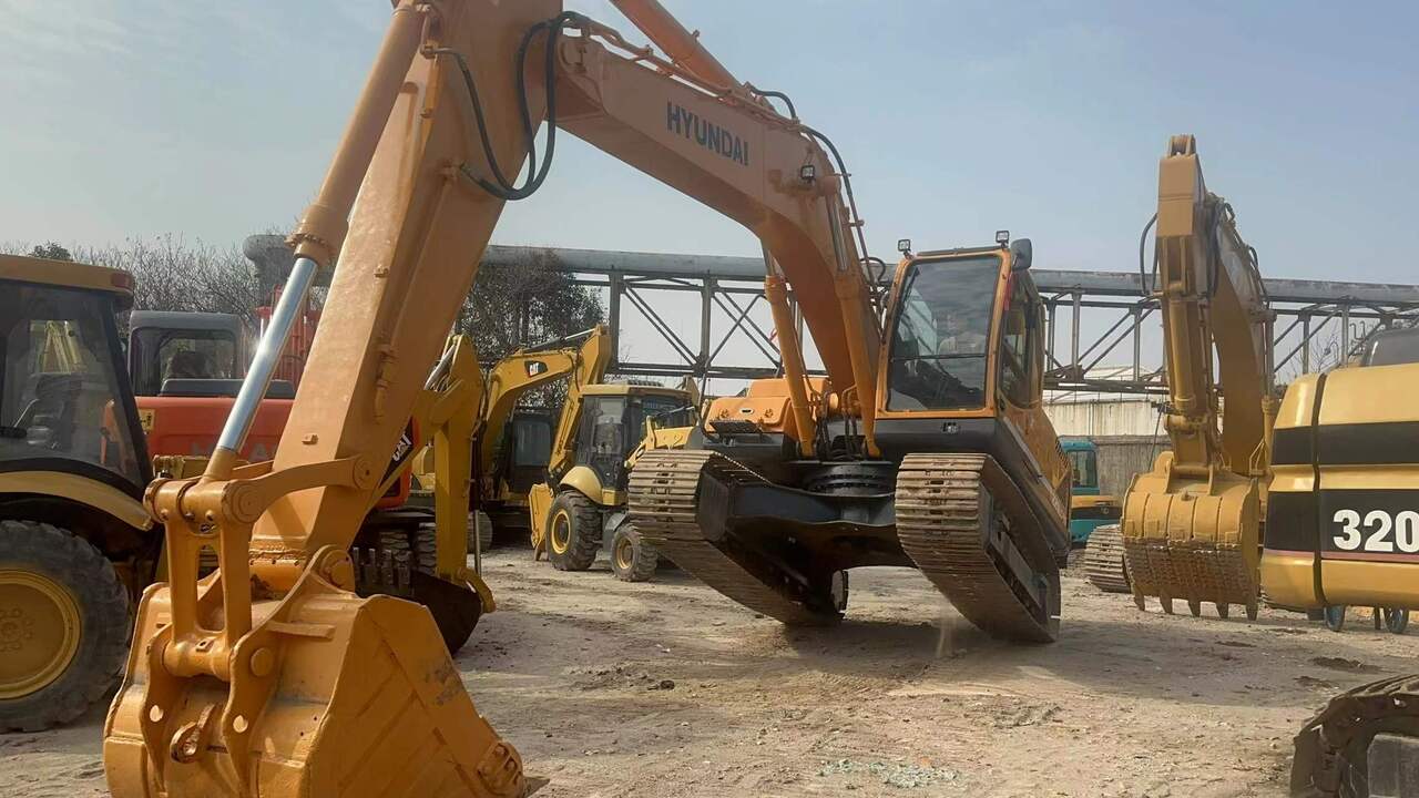 HYUNDAI 220LC-9S - 크롤러 굴삭기 : 사진 4 HYUNDAI 220LC-9S - 크롤러 굴삭기 : 사진 4