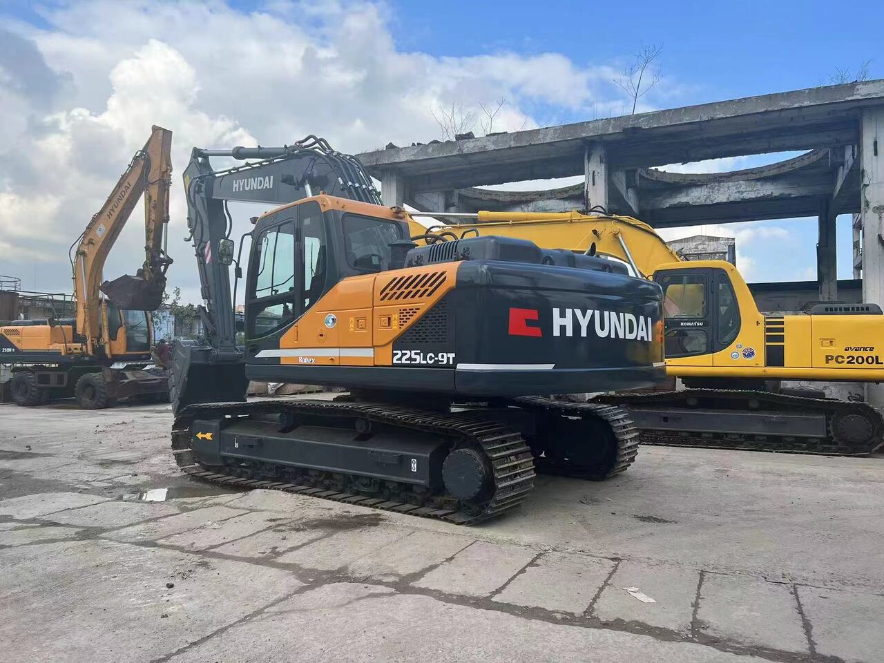 HYUNDAI 225LC-9T - 크롤러 굴삭기 : 사진 3 HYUNDAI 225LC-9T - 크롤러 굴삭기 : 사진 3