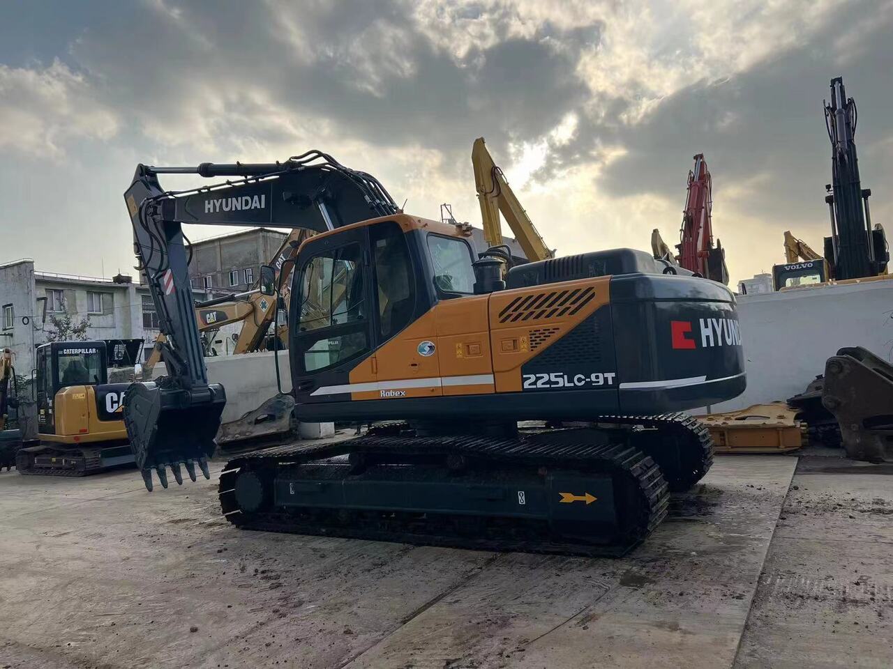 HYUNDAI 225LC-9T - 크롤러 굴삭기 : 사진 1 HYUNDAI 225LC-9T - 크롤러 굴삭기 : 사진 1
