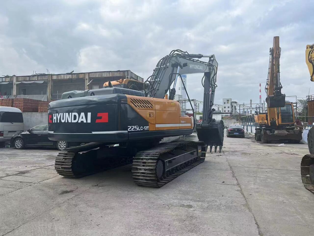 HYUNDAI 225LC-9T - 크롤러 굴삭기 : 사진 5 HYUNDAI 225LC-9T - 크롤러 굴삭기 : 사진 5